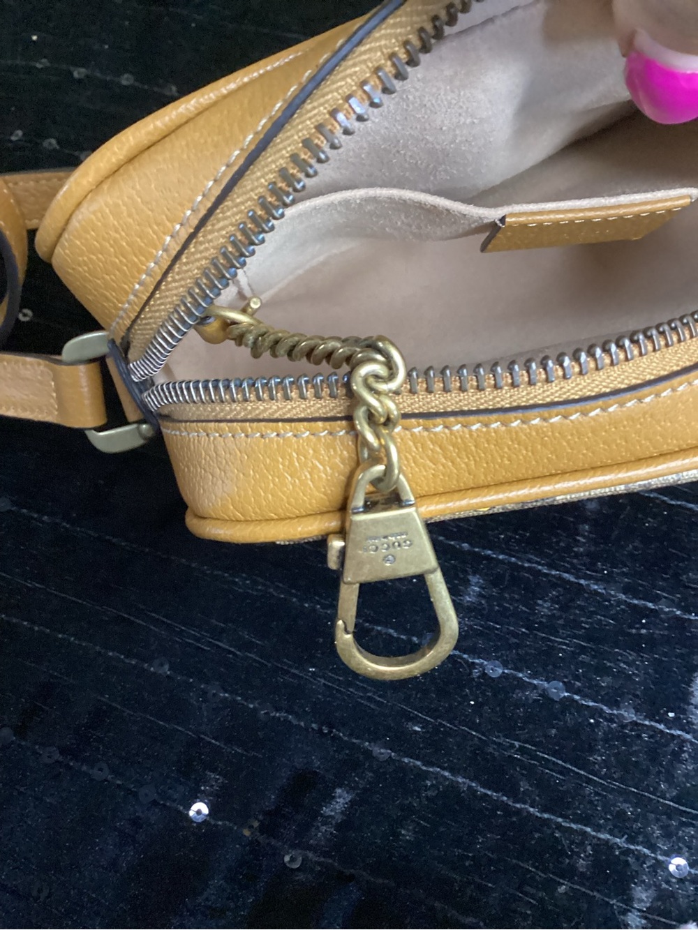 Disney x Gucci Mickey Mouse Crossbody Crossbody Camera Bag - Picture 9 of 16
